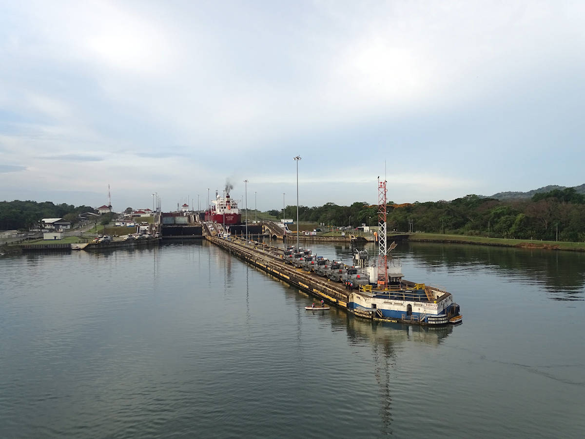 Entry to the Gatun locks 
