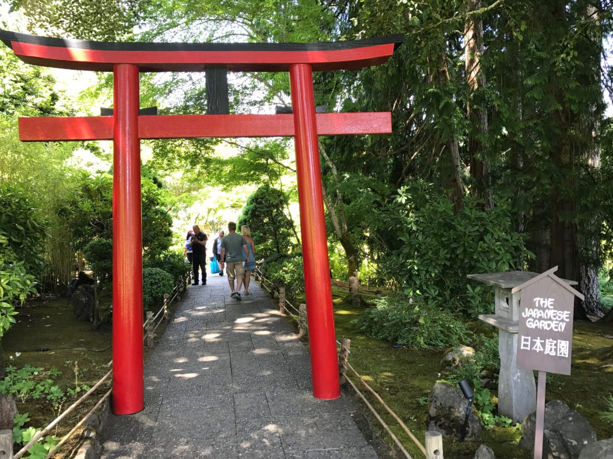Bucthart Gardens - Entrance to the Japanese garden