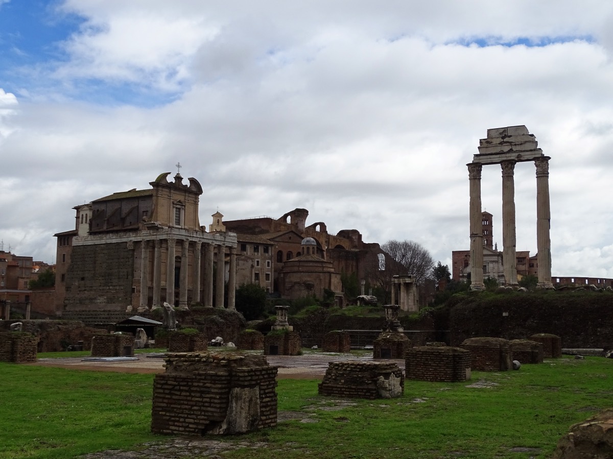 Ancient Rome - Temple of Antonius and Faustina 2